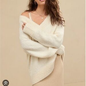 Aerie Women's Oversized V-Neck Off White Super Soft and Cozy Sweater NWT size